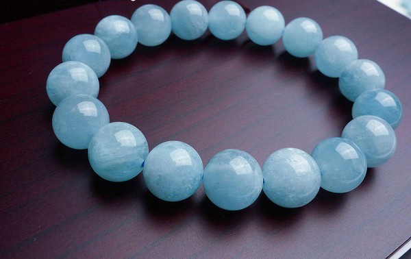 Vòng tay đá phong thủy – 6 Bí quyết thu hút năng lượng tích cực và may mắn Vòng tay đá phong thủy