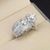 Nhan doi moissanite